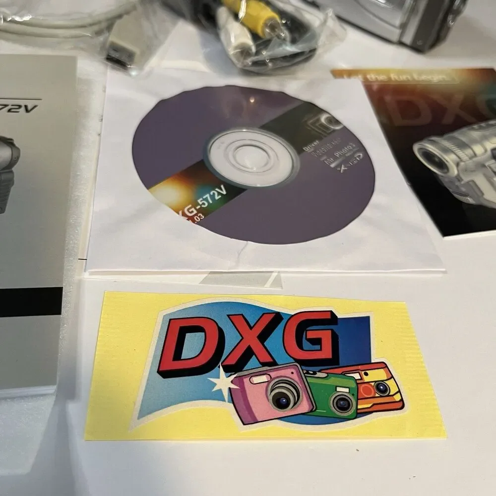 DXG 572V Digital Camcorder/5.0 Megapixel  4x Digital Zoom Open Box